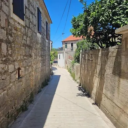 Appartement Renovated, Dalmatian Stone House!