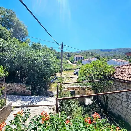 Apartament Renovated, Dalmatian Stone House!