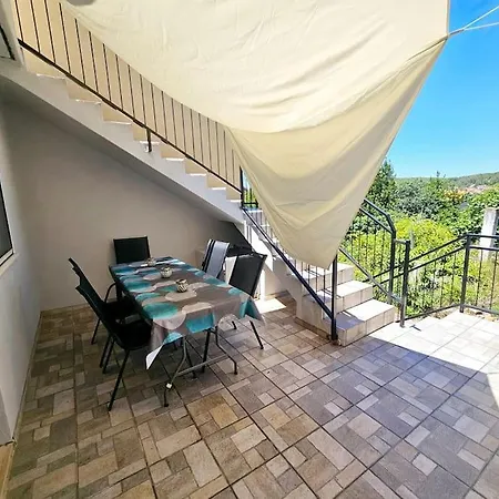 Appartement Renovated, Dalmatian Stone House! *