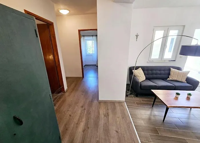 Apartman Renovated, Dalmatian Stone House! Jelsa (Hvar)