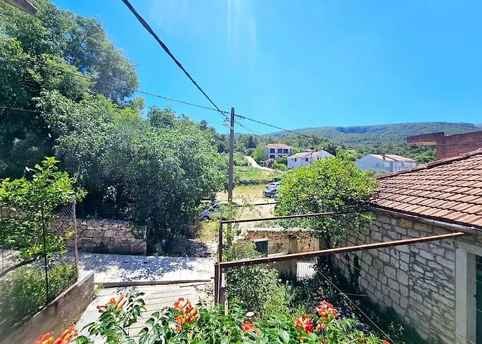 Apartman Renovated, Dalmatian Stone House!