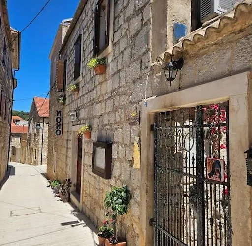 Renovated, Dalmatian Stone House! * Jelsa (Hvar)