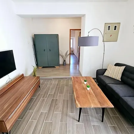 Renovated, Dalmatian Stone House! Apartment Jelsa (Hvar)
